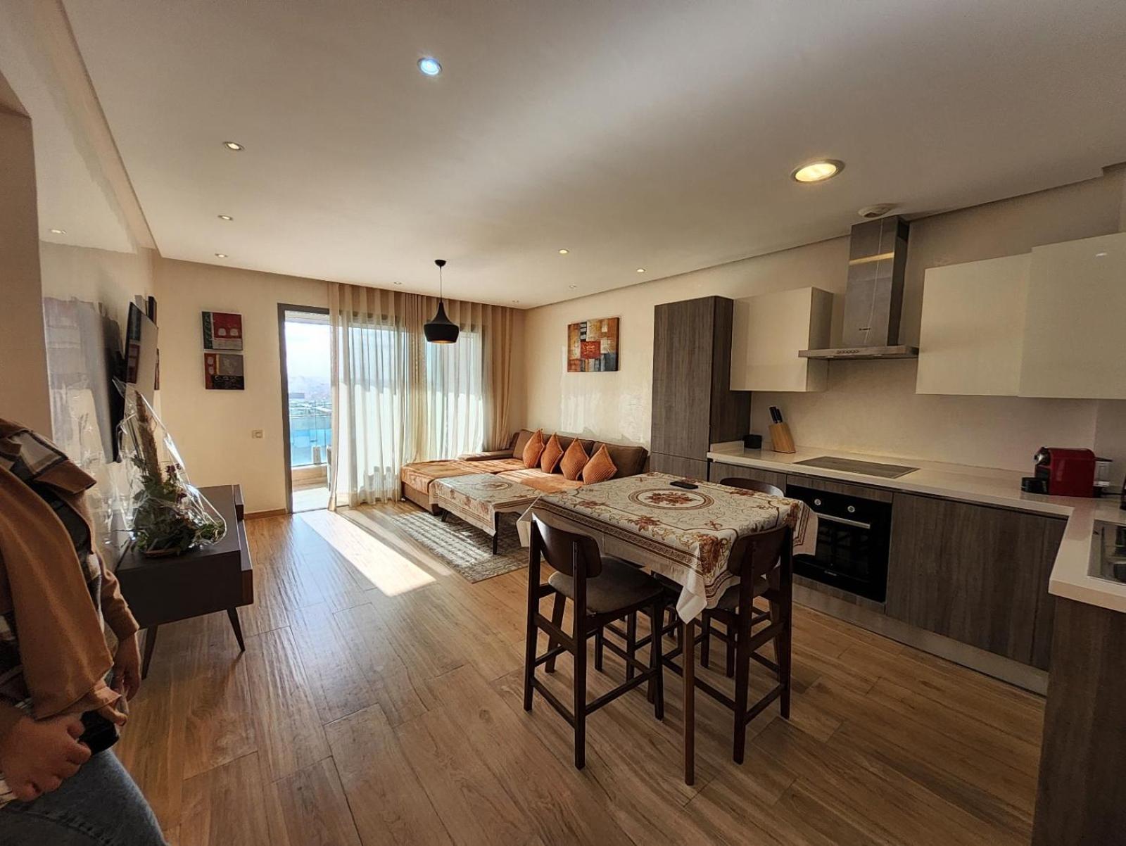 Superb On 14th Floor With Jacuzzi Apartment *